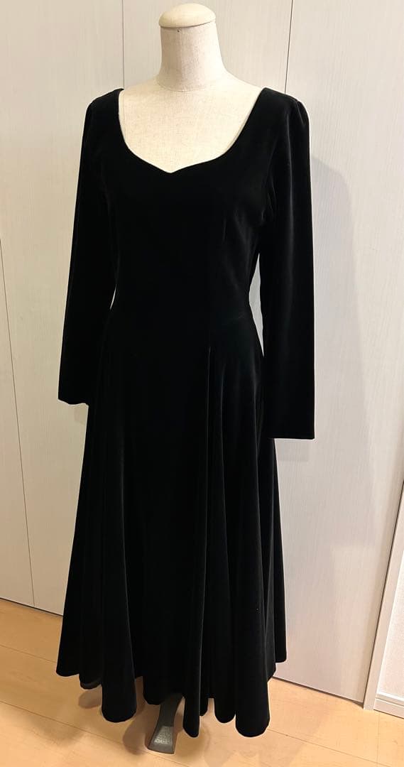 ローラアシュレイ黒ドレス