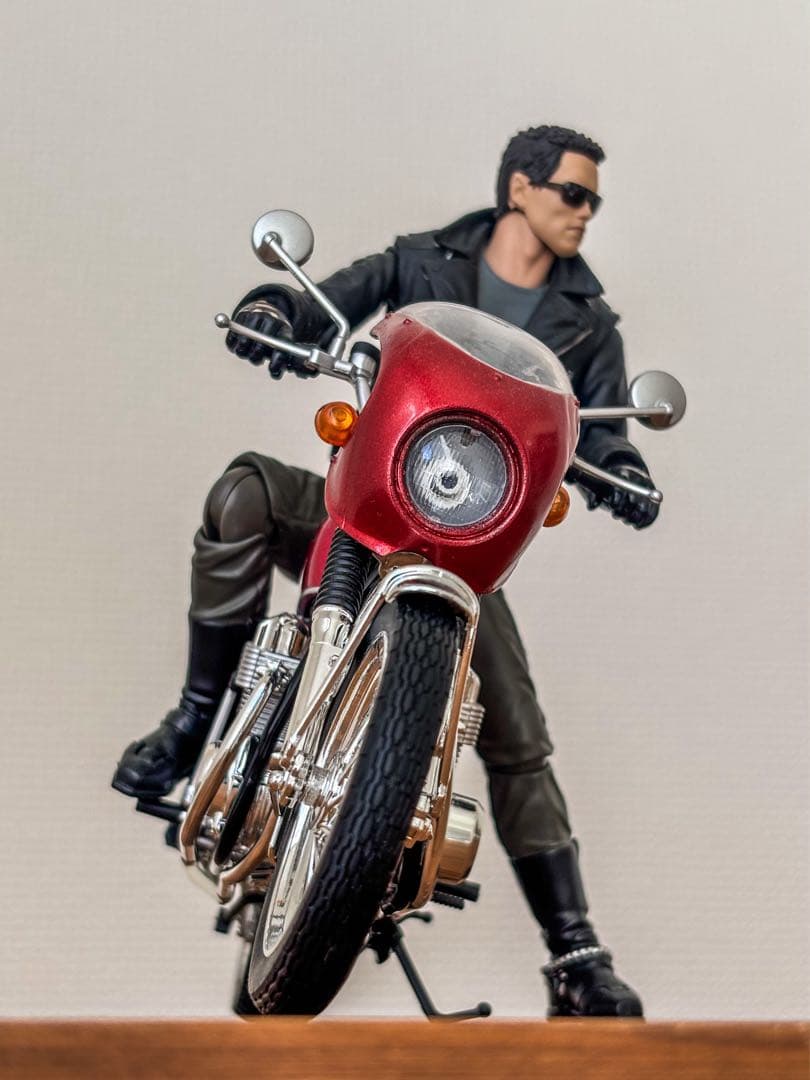 MAFEX T-800 ターミネーター ＋ ホンダCB750FOUR カスタム