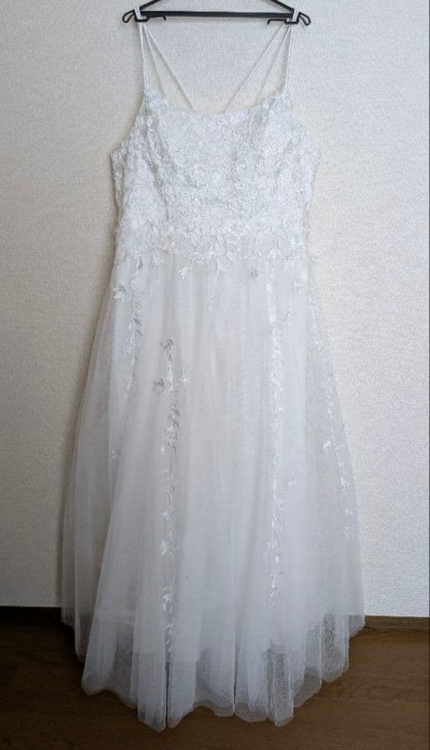 （大きいサイズ）ウェディングドレス　トレーン＆ベール＆インナースカート付き