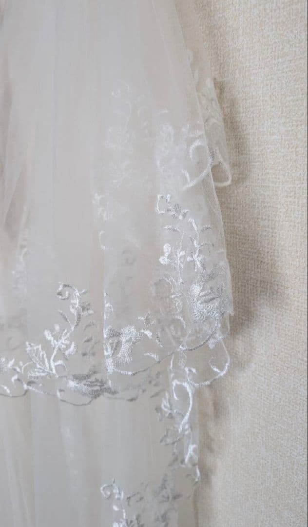 （大きいサイズ）ウェディングドレス　トレーン＆ベール＆インナースカート付き