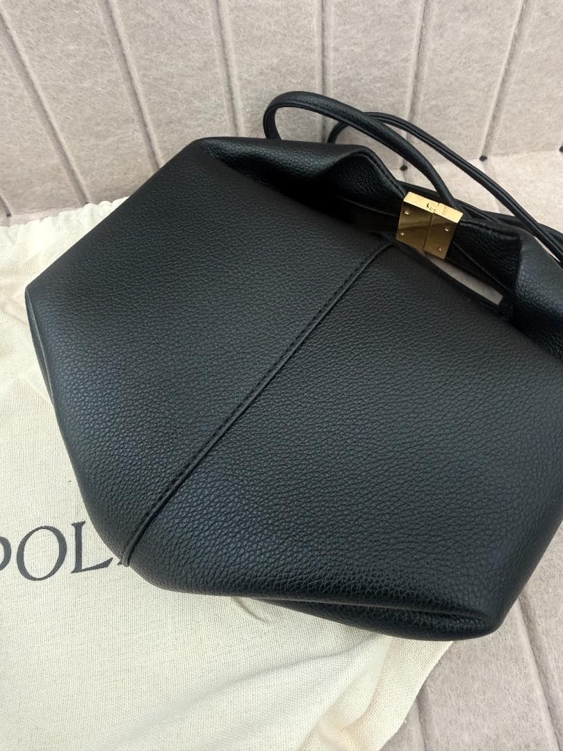 【美品】Beri ショルダーバッグ 黒