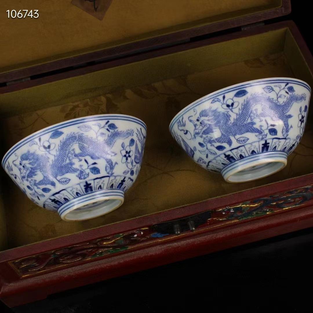 中国古美術・旧蔵の極品青花磁碗一対・古い漆器箱付き・置物・