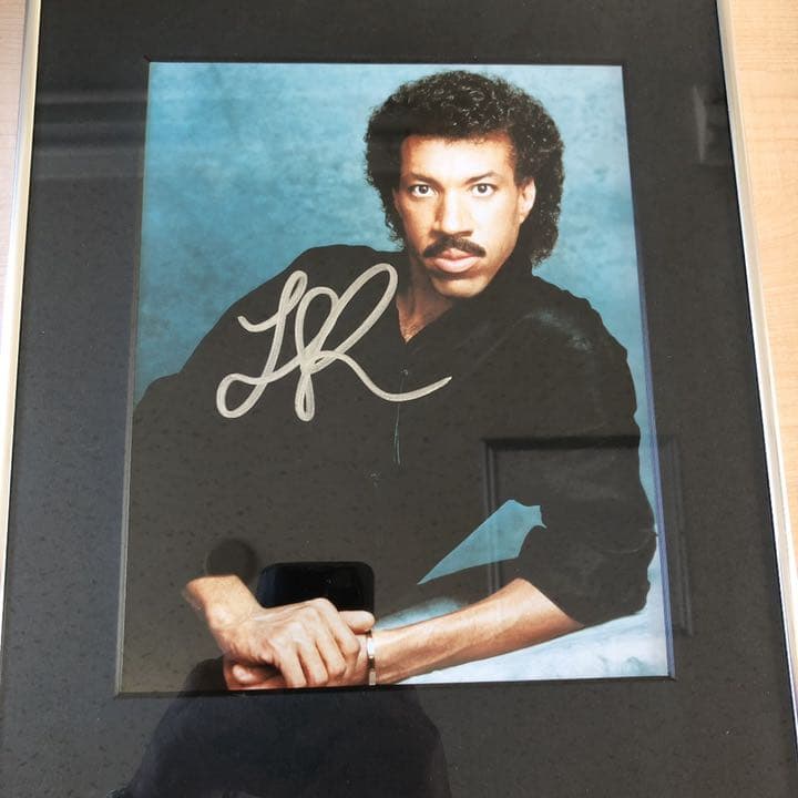 ライオネルリッチー LIONEL RICHIE Signed Photo - メルカリ