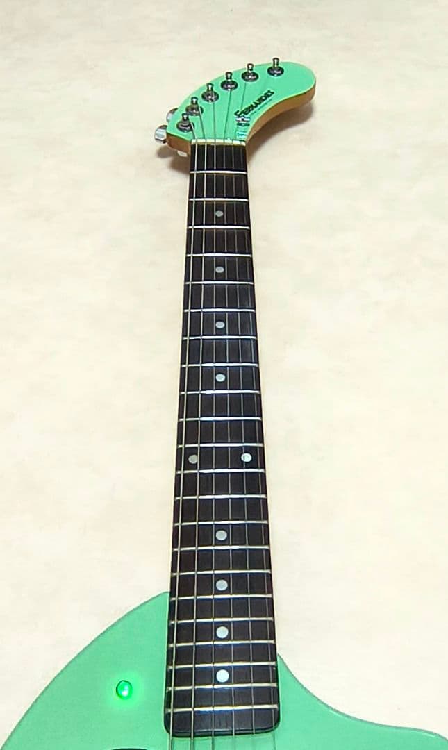 【美品】ZO-3 ミントグリーン アンプ内蔵ミニギター 専用ケース付き！！