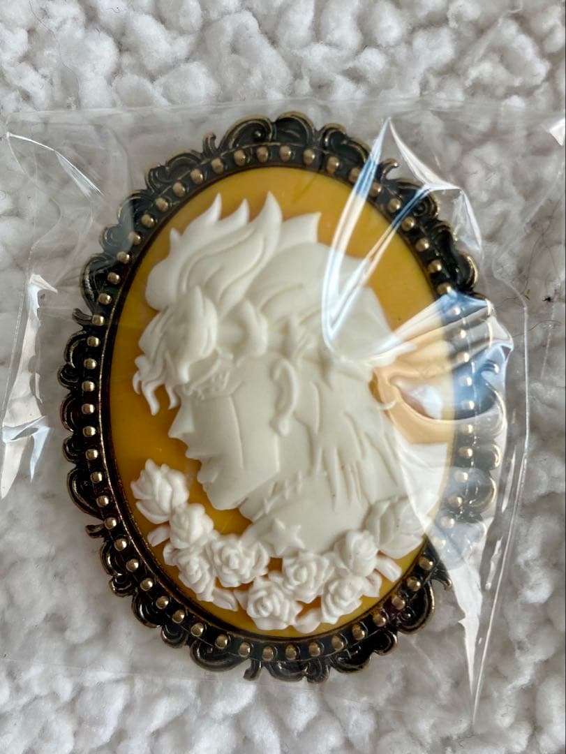 ジョジョの奇妙な冒険 カメオ風ブローチ 7個セット - メルカリ