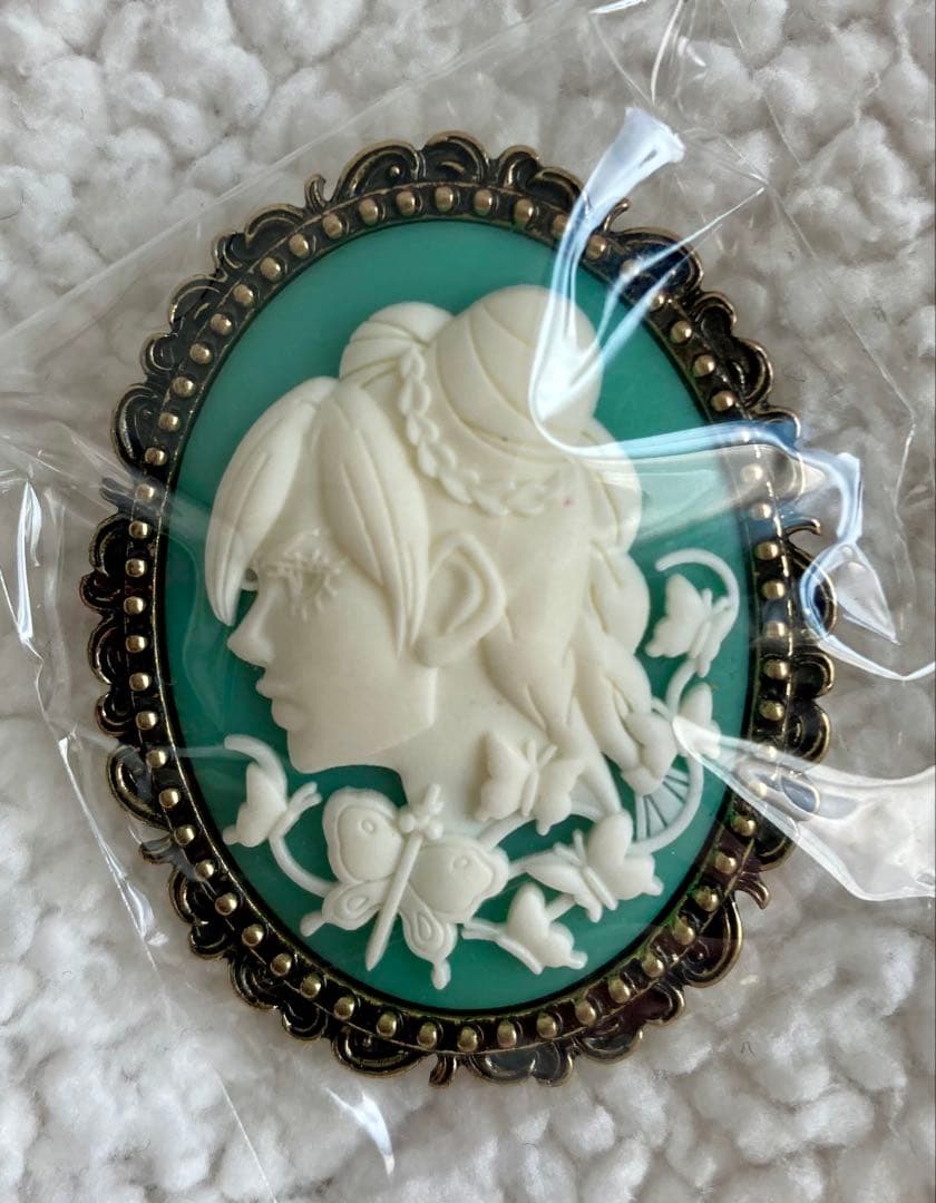 ジョジョの奇妙な冒険 カメオ風ブローチ 7個セット - メルカリ