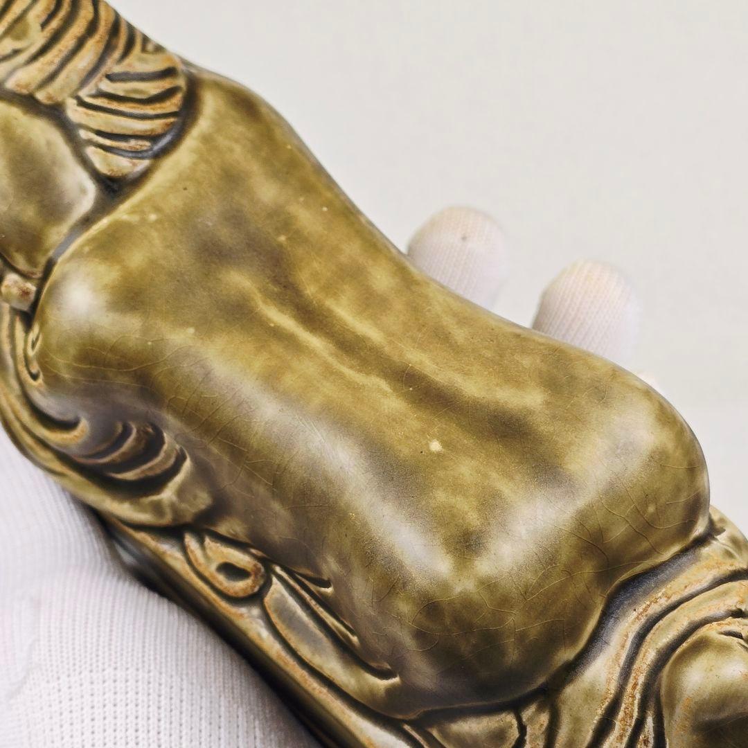 舶来品 中国古磁 越窯青磁 堆彫 唐代仕女紋 磁枕 脈枕 置物 美品