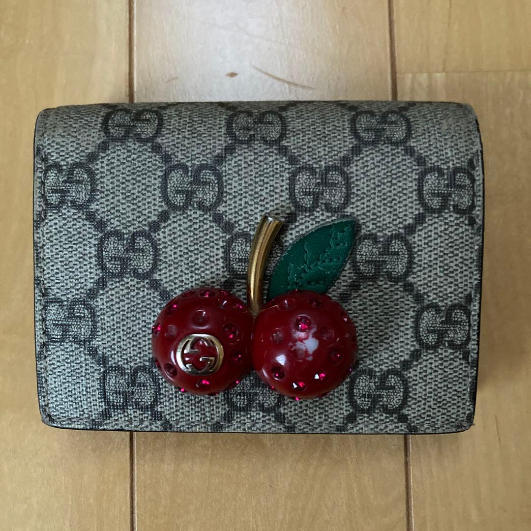 GUCCI グッチ チェリー さくらんぼ 二つ折り財布 - メルカリ