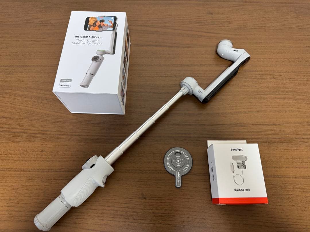 中古・美品】Insta360 Flow Pro 第1世代 スポットライト付