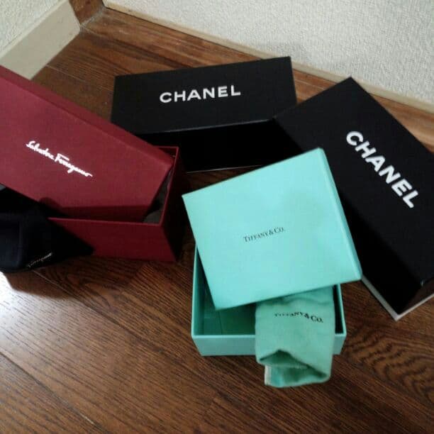 シャネル、フェラガモ ティファニーブランド箱