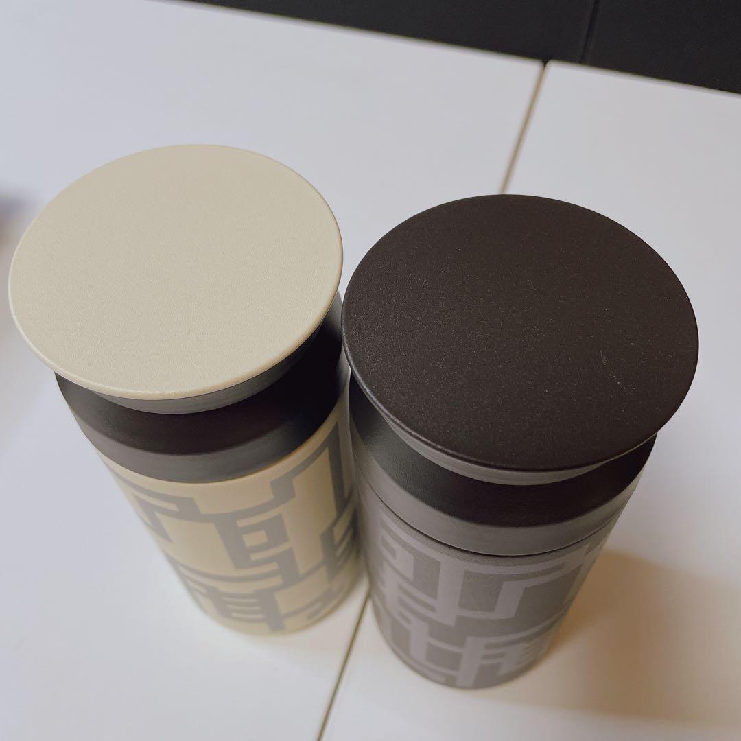 布袋 寅泰 × キントー タンブラー ブラック / ホワイト G柄ダンボール