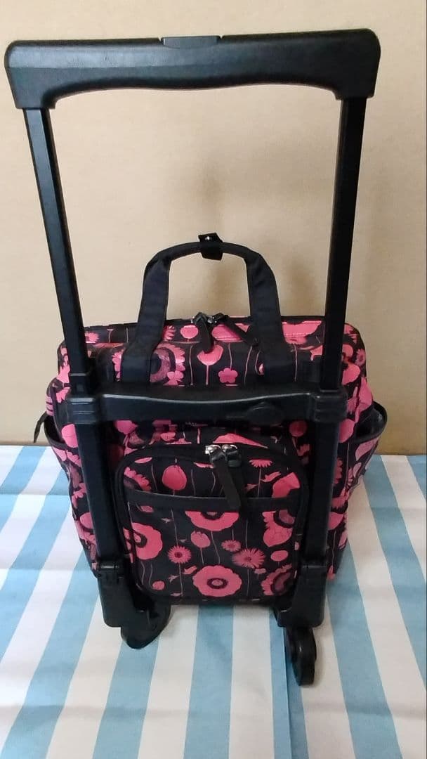 スワニー　中原淳一コラボ　キャリー　ブラック×ピンク <4輪ストッパー付> D-559 中原淳一コラボキャリー (L21) ブラック×ピンク <4輪ストッパー