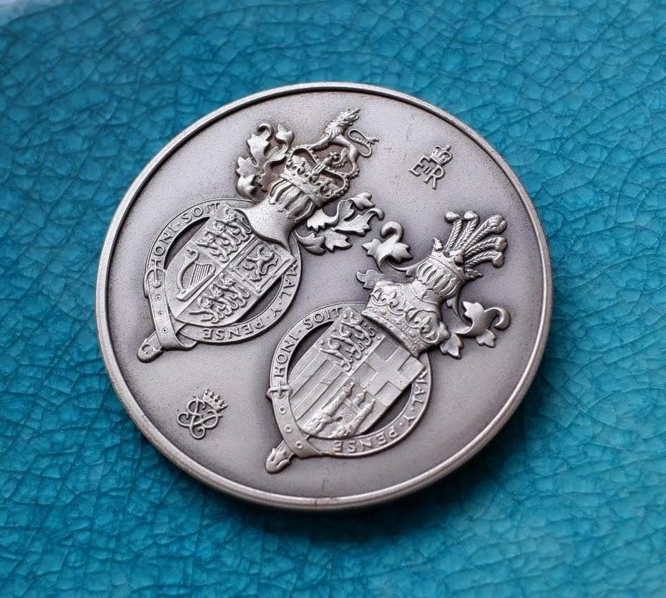 逸品】1972 イギリス エリザベス フィリップ シルバー 大型 銀 メダル