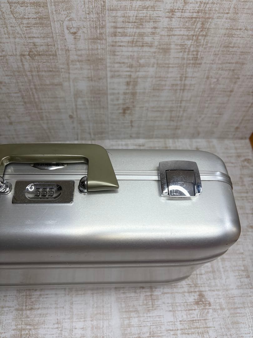 ゼロハリバートン　アルミアタッシュケース　E4-SI4elite