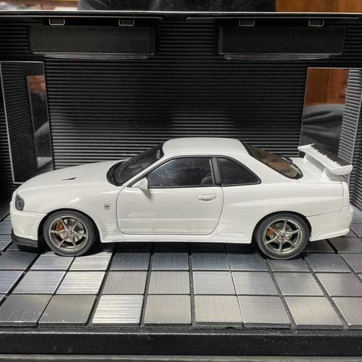 未展示品オートアート1/18 スカイライン GT-R R34 V-SPEC II