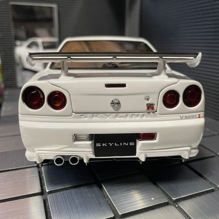 未展示品オートアート1/18 スカイライン GT-R R34 V-SPEC II