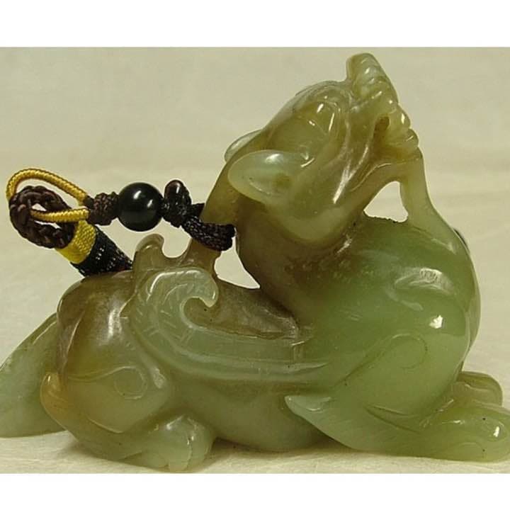 和田白玉下げ飾り「貔貅（ひきゅう）」