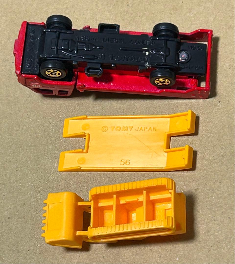 トミカ UD コンドル ブルドーザーキャリア 日本製 赤