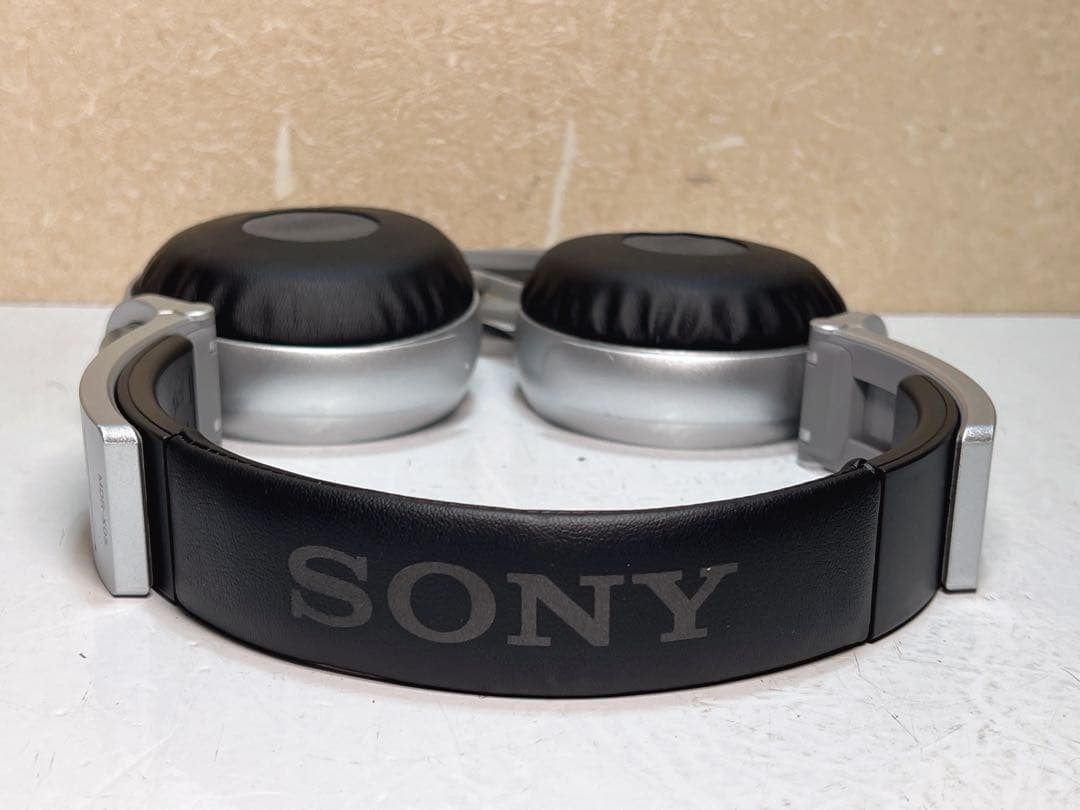 ソニーMDR-X05ヘッドホン。サイモン・コーウェル「Xエディション」