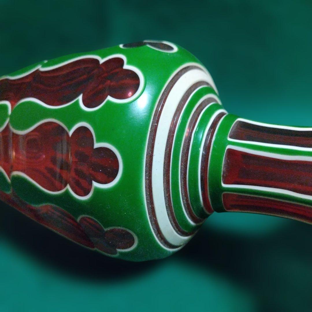 装飾的なガラス花瓶 緑と赤 ベネチアグラス 傷みはありません。