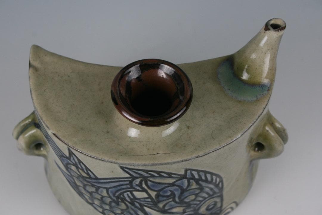 人間国宝金城次郎長男 琉球壷屋焼 登り窯 金城敏男 作 線彫魚