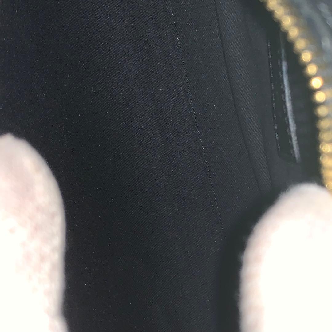 美品✨A.P.C. ショルダーバック　ハーフムーン　エンボス加工　ブラック