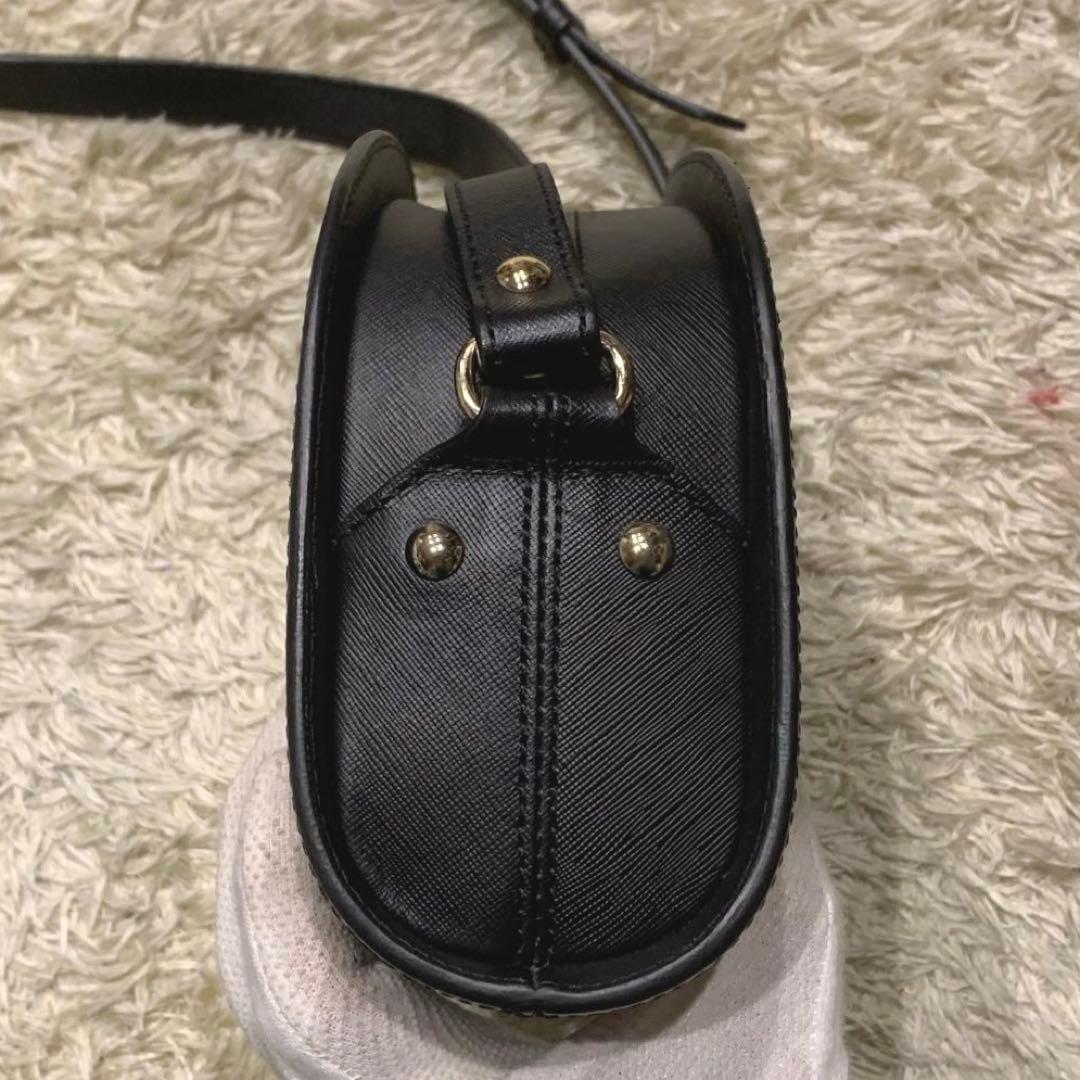 美品✨A.P.C. ショルダーバック　ハーフムーン　エンボス加工　ブラック