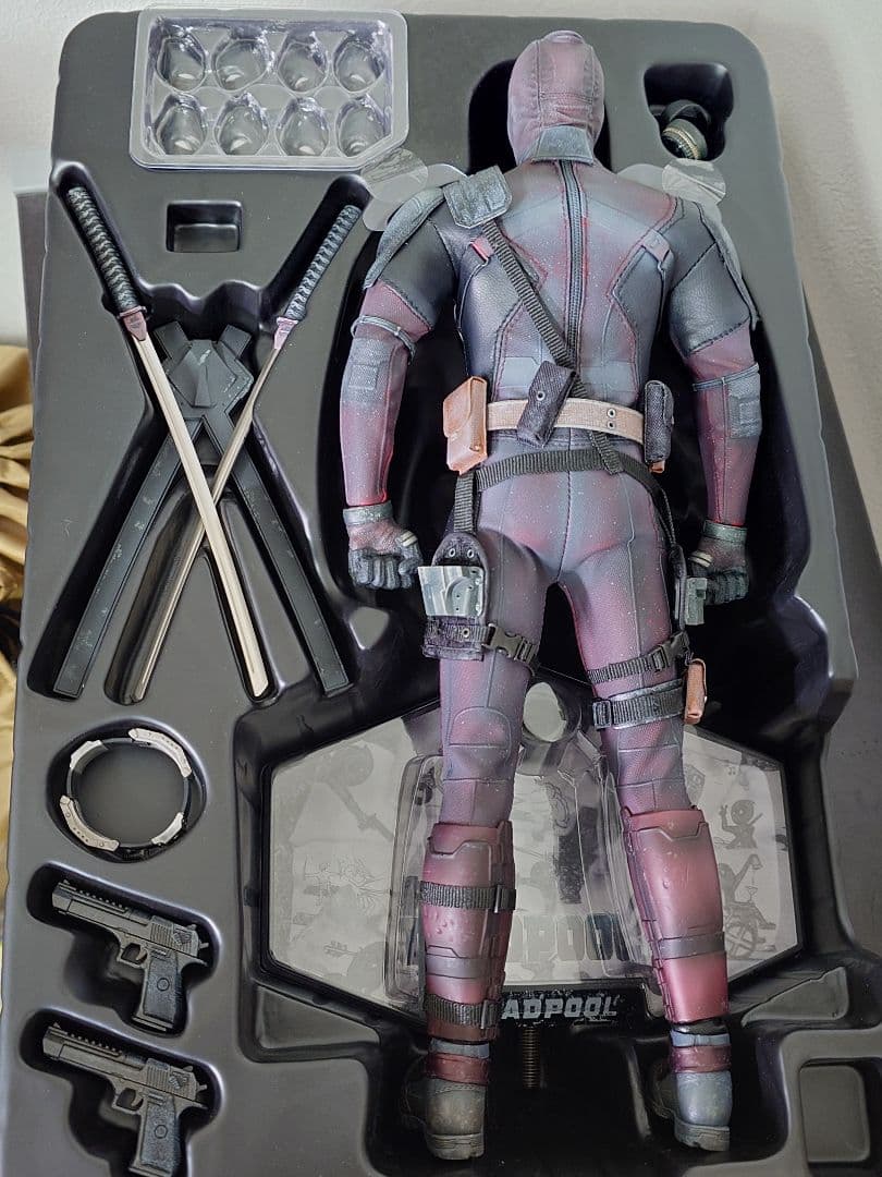 ホットトイズ1/6デッドプール（灰まみれ版） - メルカリ