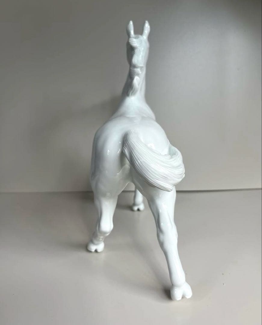 11月27日迄の掲載： ☆ 鍋島大吾作 白磁 駿馬 陶器彫刻
