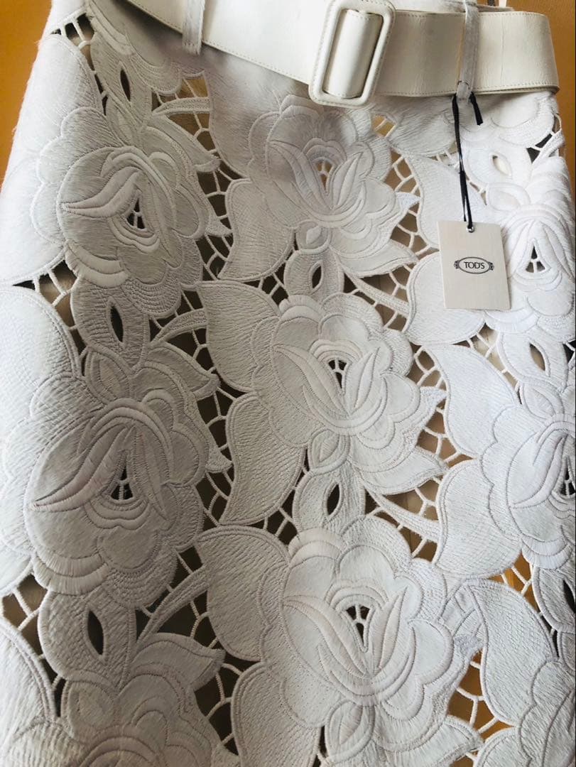 【新品未使用タグ付き】Tod's トッズスカートホワイト４０　参考定価109万円
