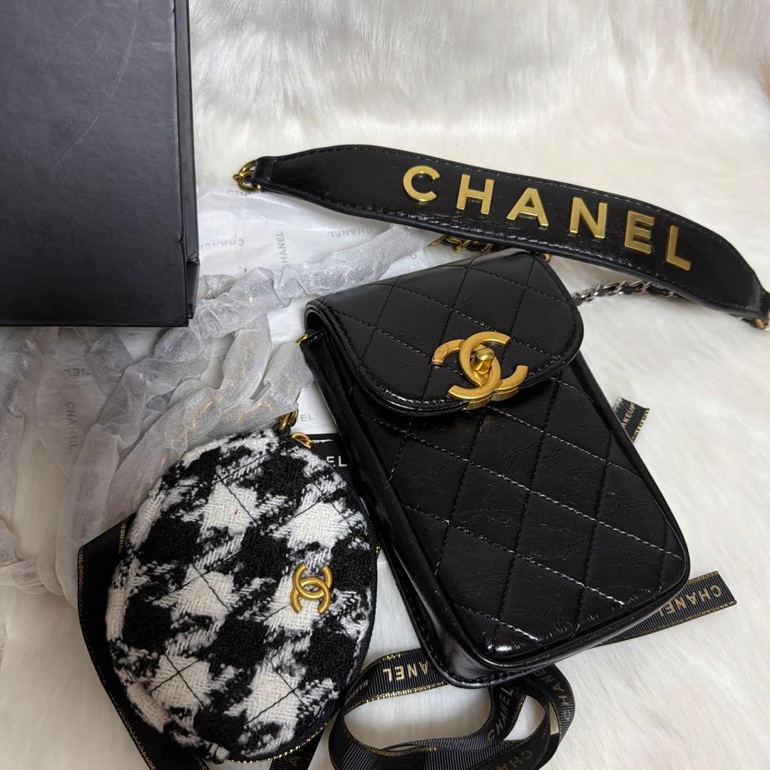 CHANEL ノベルティ　スマホショルダー＆ケース