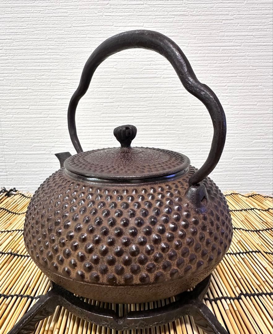 未使用品、長期保管品、栞付　南部三厳堂造　１２型中アラレ　南部鉄瓶　南部鉄器