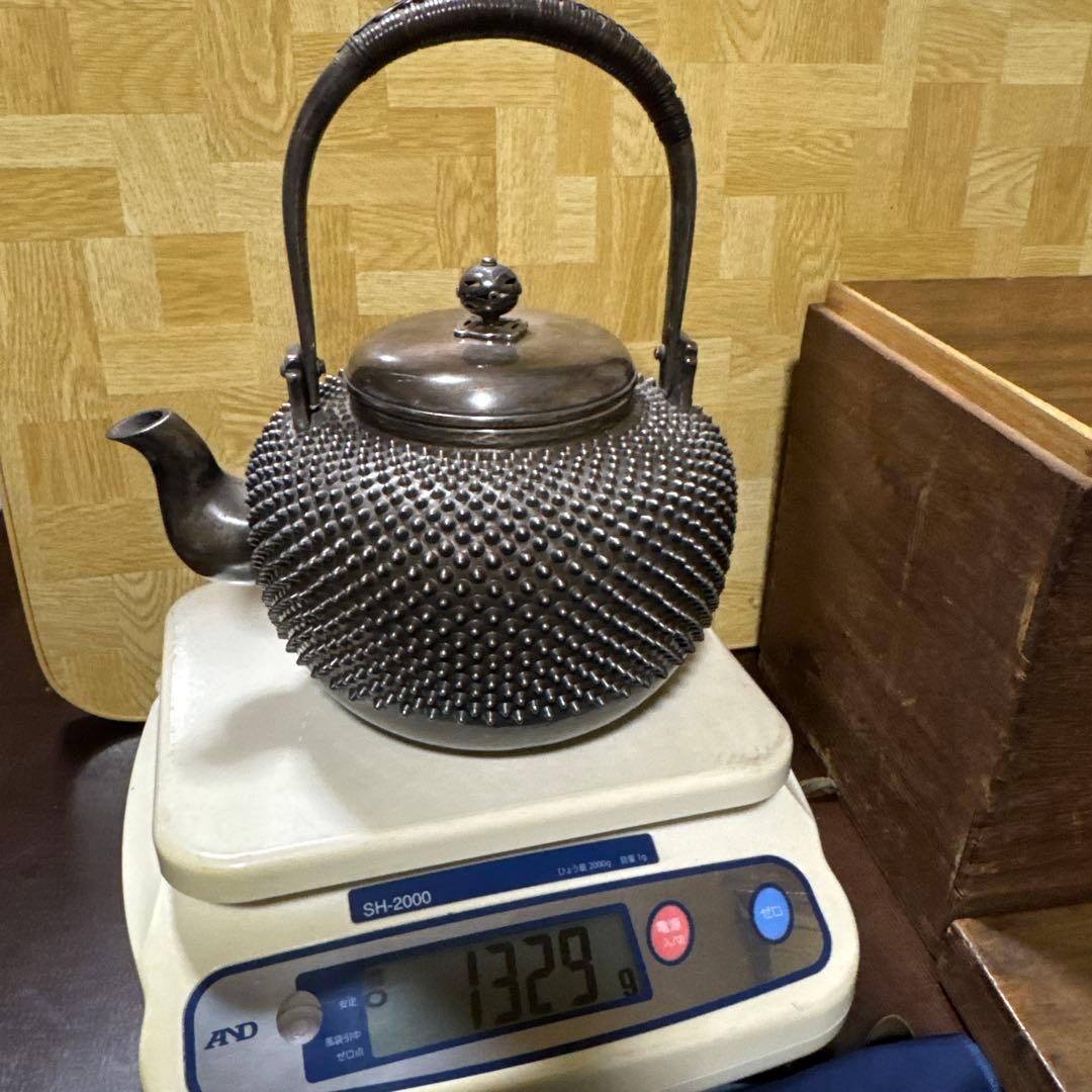純銀製 1329g 突起模様 銀瓶 煎茶 茶道具 純銀製 蕾摘 金蘭模様彫