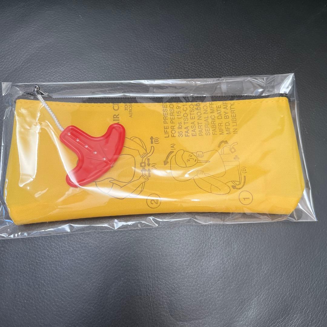 JALライフベスト ペンケース 筆箱 ポーチ 空を飛んだそのあと - メルカリ