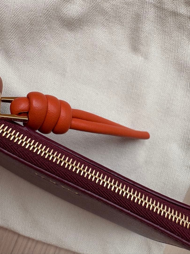 【新品未使用】ロエベ　ノット カードホルダー（シャイニーナパカーフ）