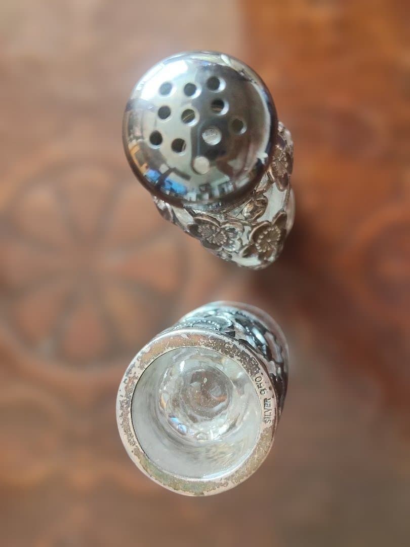 梅花模様のガラスと金属製装飾品、オ−ルドシルバー- - メルカリ