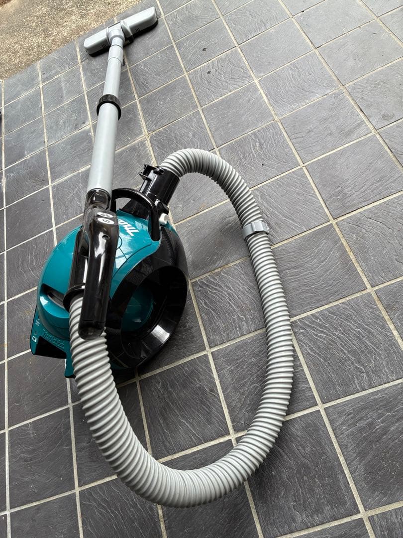 Makita 充電式サイクロンクリ ナ旧モデル希少レア美品 掃除機 バッテリ 無