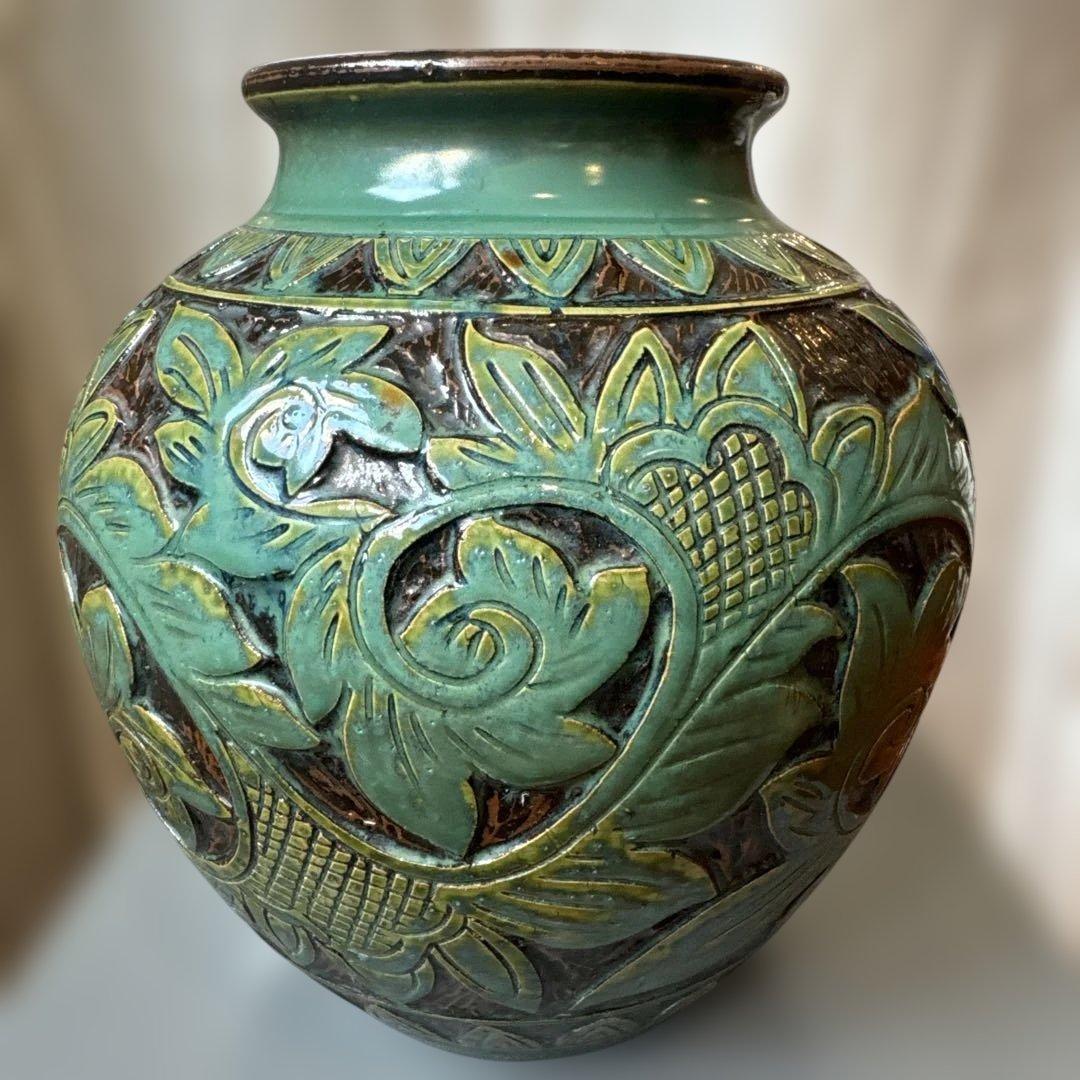 壺屋焼　緑釉唐草掻き落とし　大壺