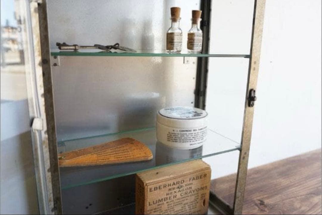 アンティーク スチールショーケース ガラスキャビネット小物収納