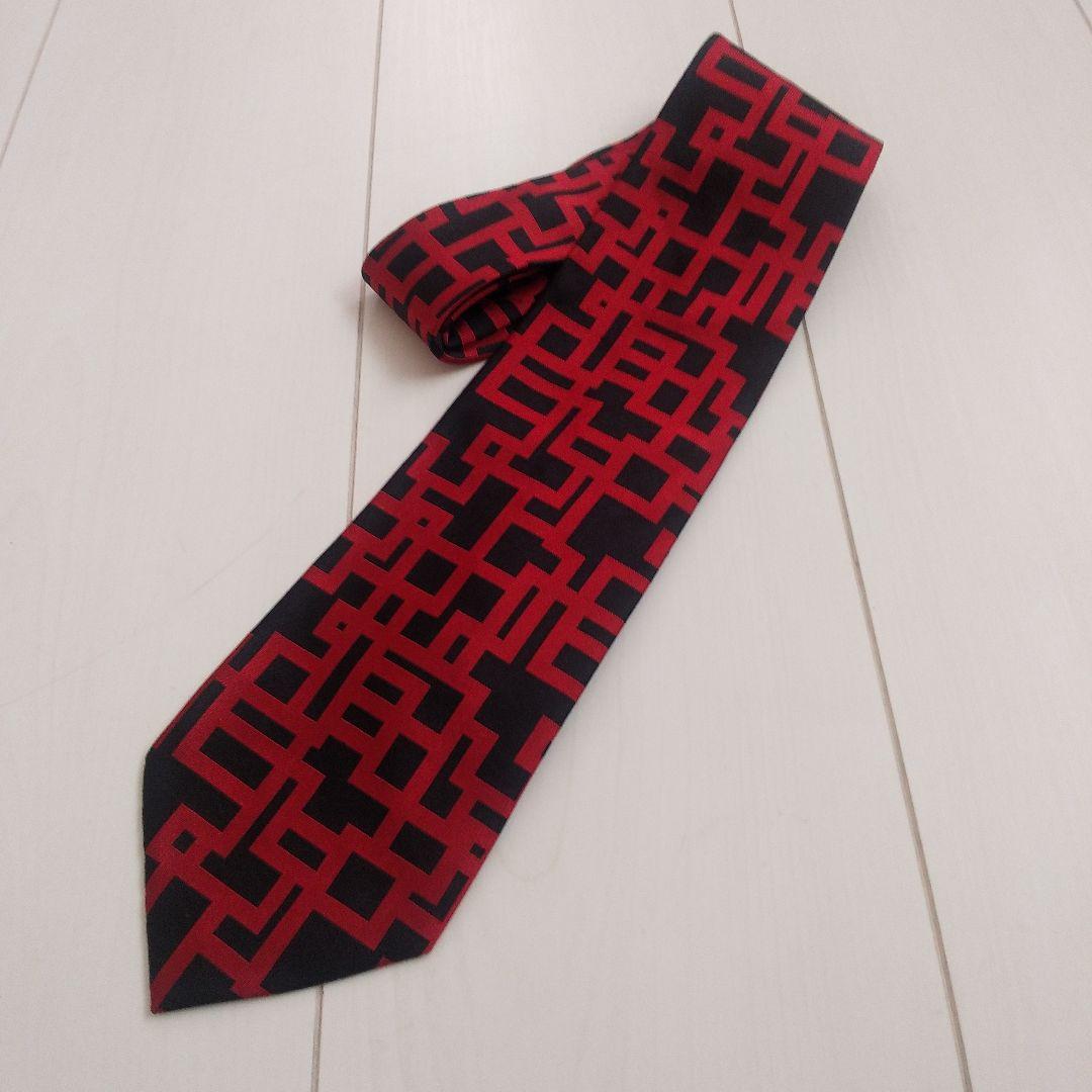 布袋寅泰 ネクタイ G柄 黒×赤ライン 美品 - メルカリ