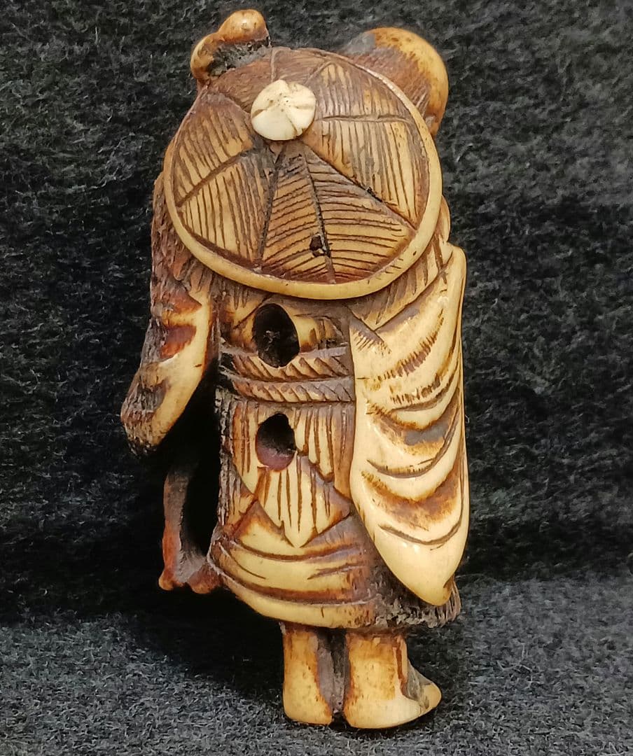 X214-2 江戸時代根付 細密彫刻 人物根付 鹿角材彫刻 ね