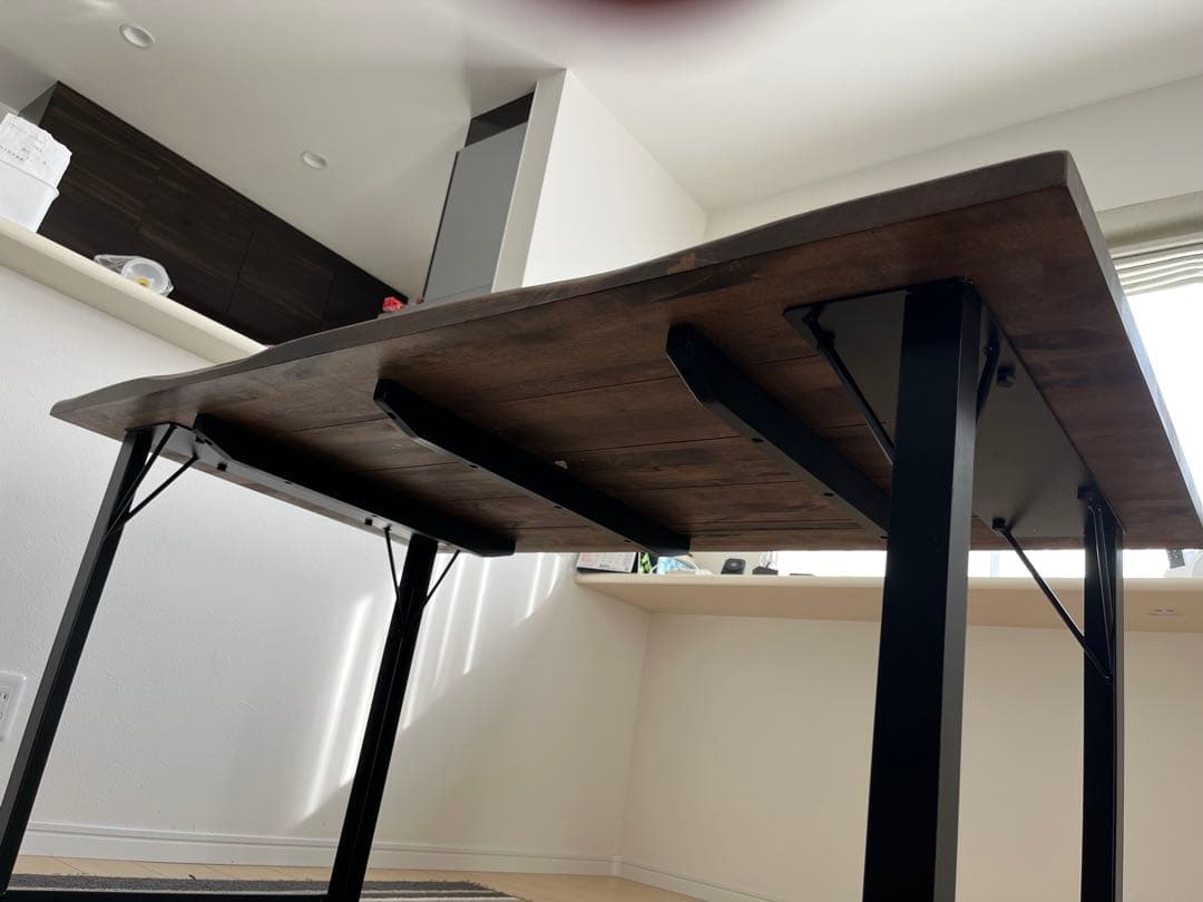 アイアン脚　無垢材天板　木製ダイニングテーブル　ウォルナット