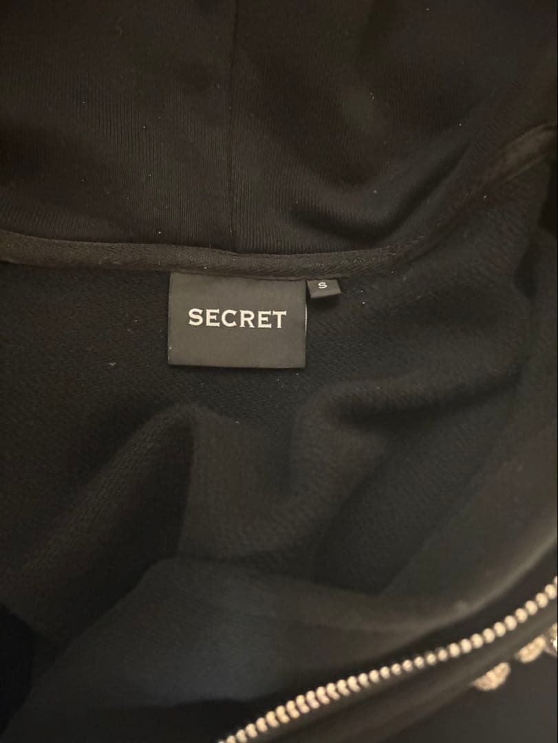 りりさん専用SECRETパーカー Sサイズ 。ヤングパトラ着用 希少商品
