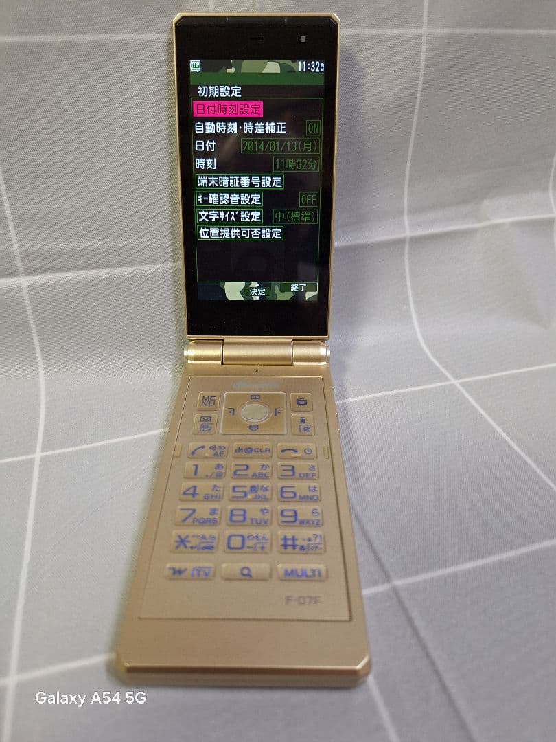 ドコモ docomo F-07F•GOLD／富士通ガラケー携帯電話 ／中古品