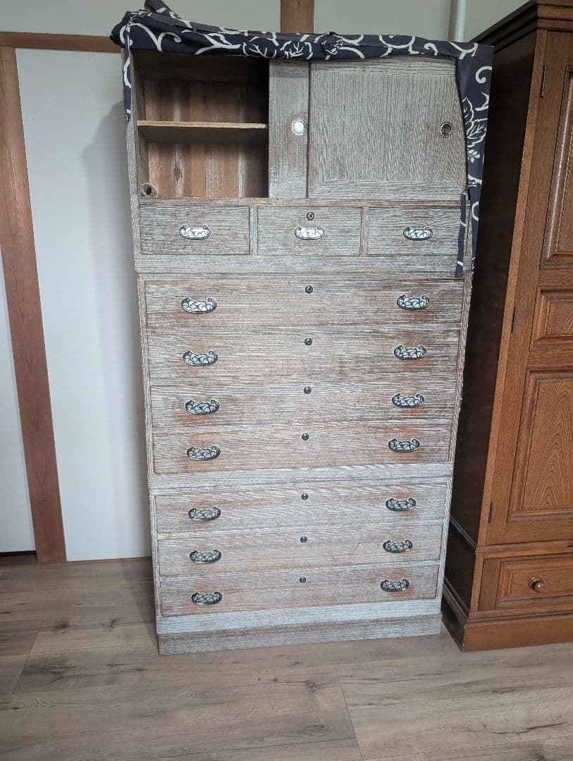 桐箪笥 グレー 鍵付き モダン 和家具 千葉引取可｜桐たんす モダン」の