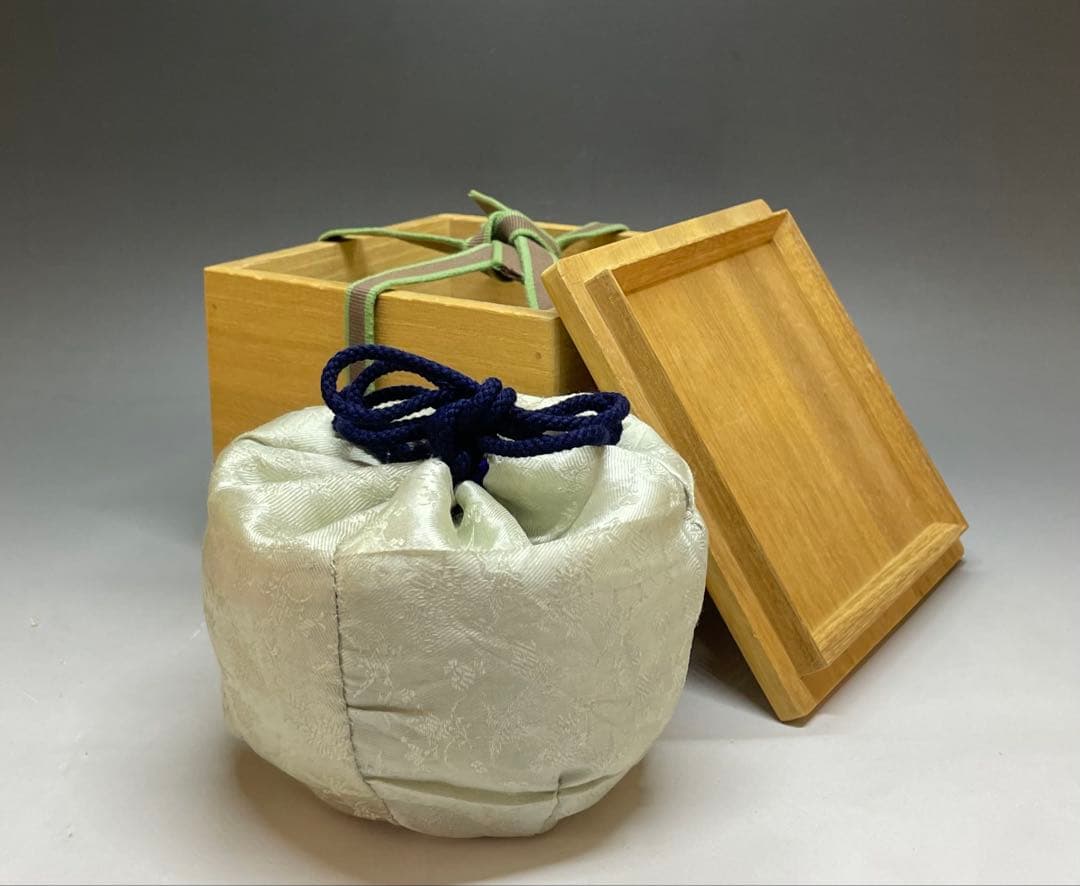 五代 楽吉左衛門 宗入 黒茶碗 共箱(四方桟盛蓋) 仕覆 共布 e432a