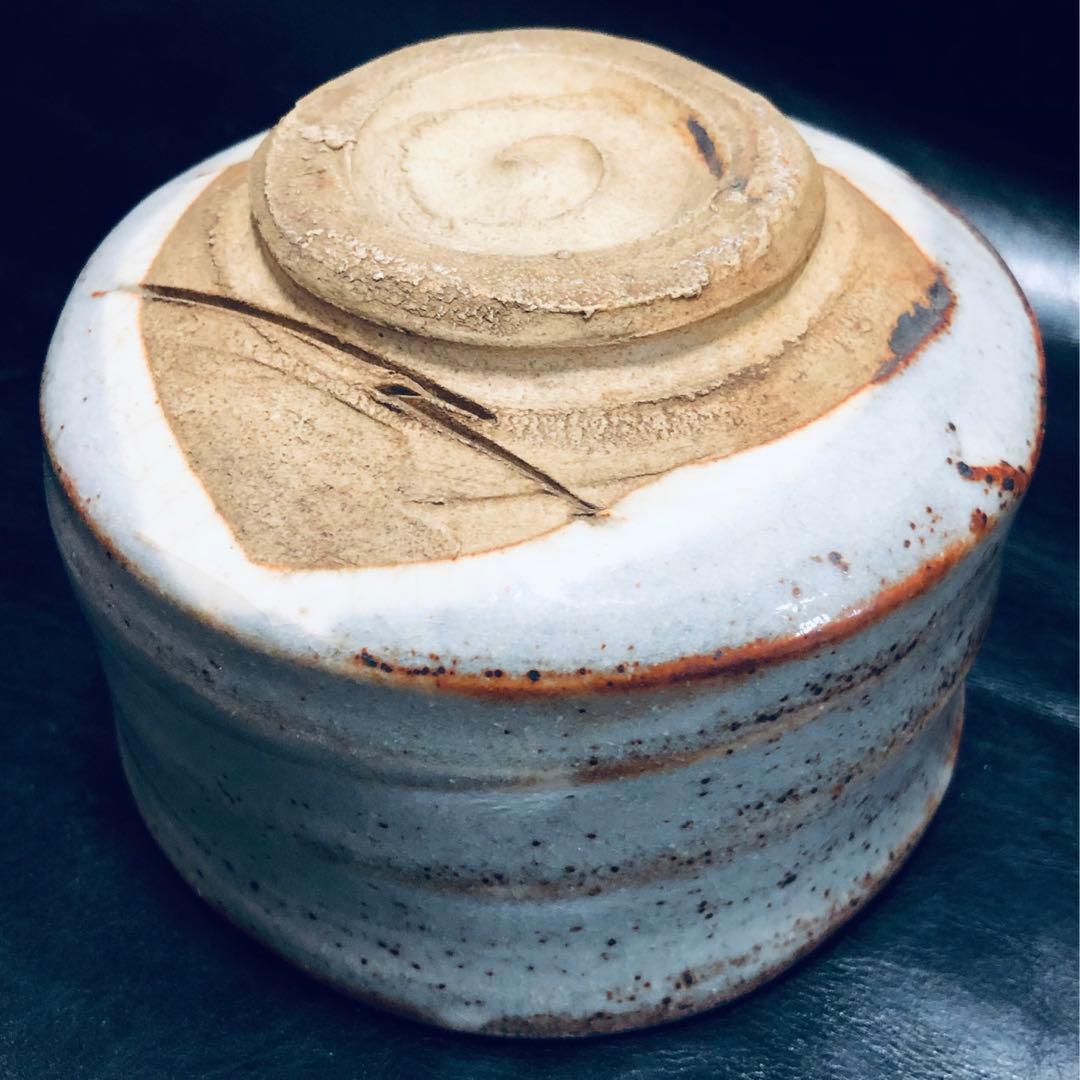 美しい古美術◆蔵から凄みのある古そうな鼠志野焼の抹茶茶碗が出て来ました。茶道具