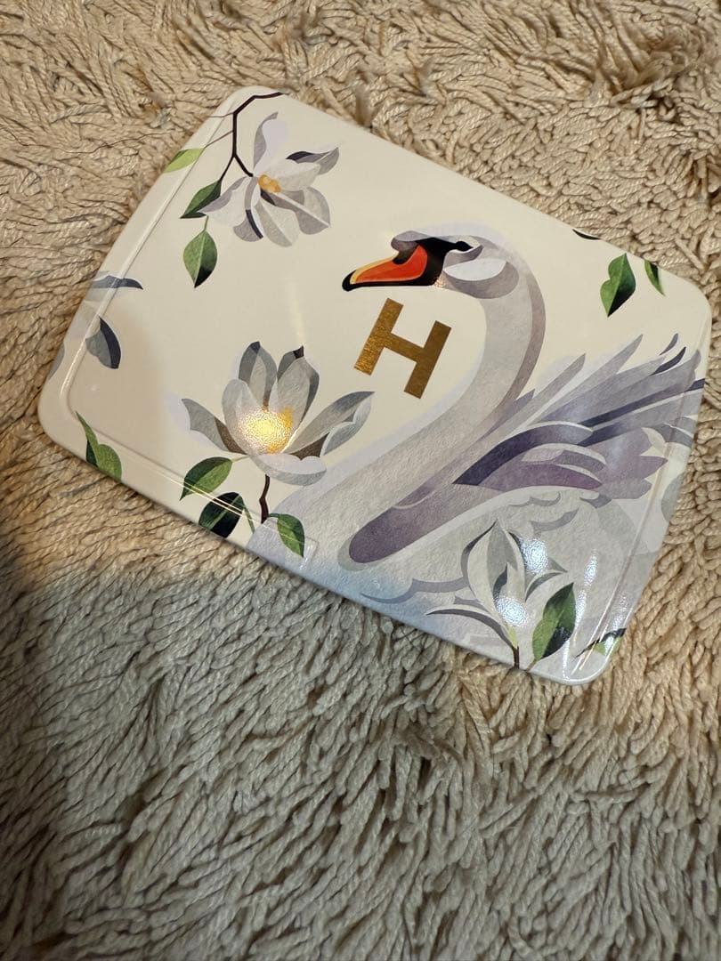 チーク Hourglass Ambient swan