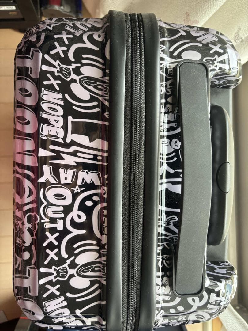 エース ディズニー“ミッキー＆フレンズ”グラフィカルスーツケースと