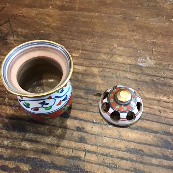 色絵唐草文香炉